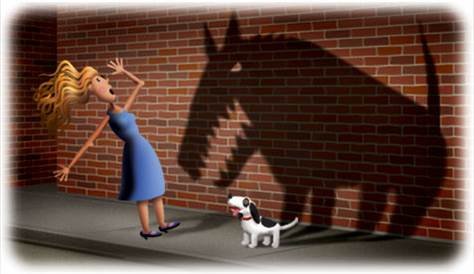 mujer asustada por perro